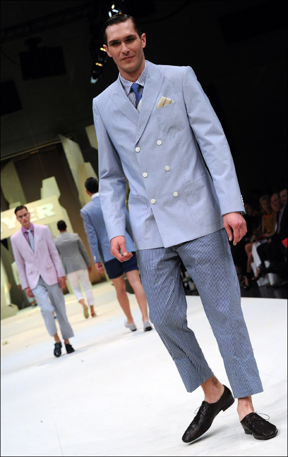 شايف ينقل لكم أروع الصور لأزياء صيف 2011 