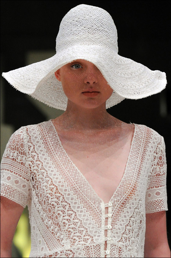 شايف ينقل لكم أروع الصور لأزياء صيف 2011 