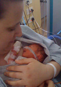 نجت باعجوبة بعد ان فقدت 32 لترا من الدم عقب انجابها لطفلها!!