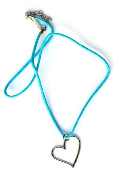 اليك ايتها الفتيات.. تشكيلة رائعة من سلاسل الرقبة! 