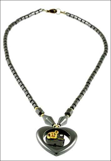 اليك ايتها الفتيات.. تشكيلة رائعة من سلاسل الرقبة! 