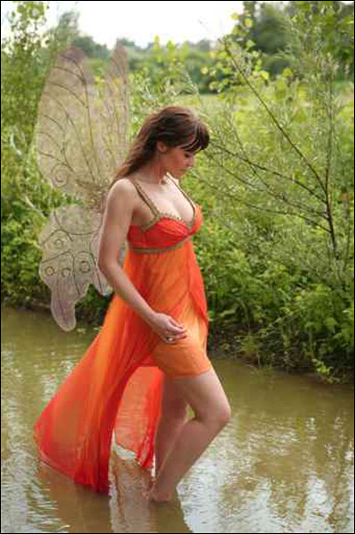 تالقي سيدتي.. باجمل الفساتين!!