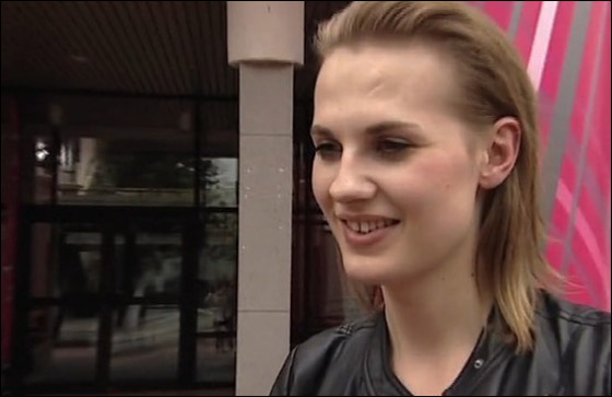 رجل مكتمل الذكورة يتحول الى انثى ويطمح بلقب أفضل عارضة ازياء!!