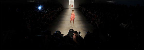 اليكم.. اجمل وارقى تصاميم الملابس لنهاية صيف 2011!!