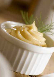 للفتيات.. وصفات طبيعية لتقوية الشعر وعلاج التلف!