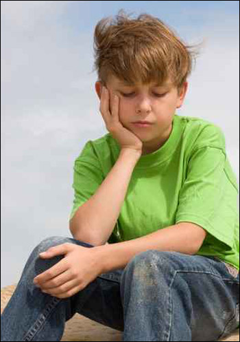 طفلك خجول؟!! اذا يعاني من اضطرابات عقلية!!