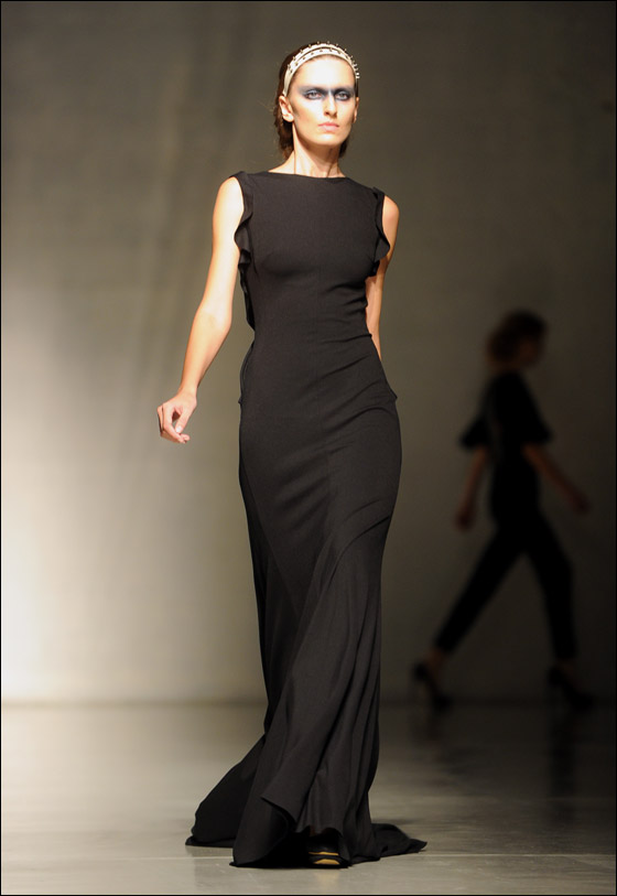 بالصور.. ازياء راقية لعام 2012!! 