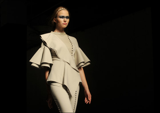 بالصور.. ازياء راقية لعام 2012!! 