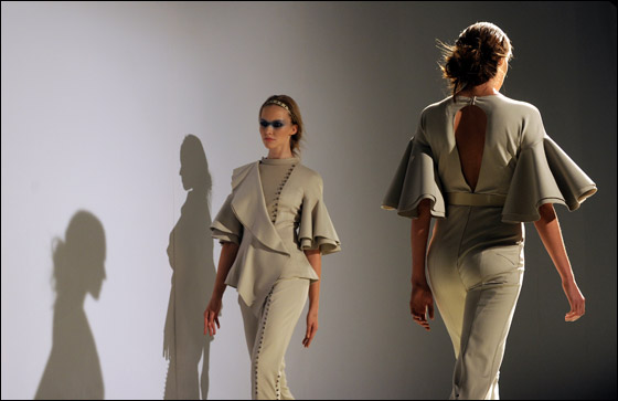 بالصور.. ازياء راقية لعام 2012!! 