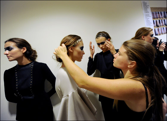 بالصور.. ازياء راقية لعام 2012!! 