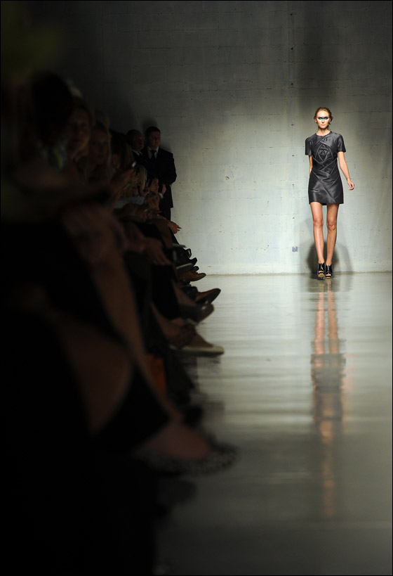 بالصور.. ازياء راقية لعام 2012!! 