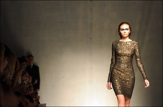 بالصور.. ازياء راقية لعام 2012!! 