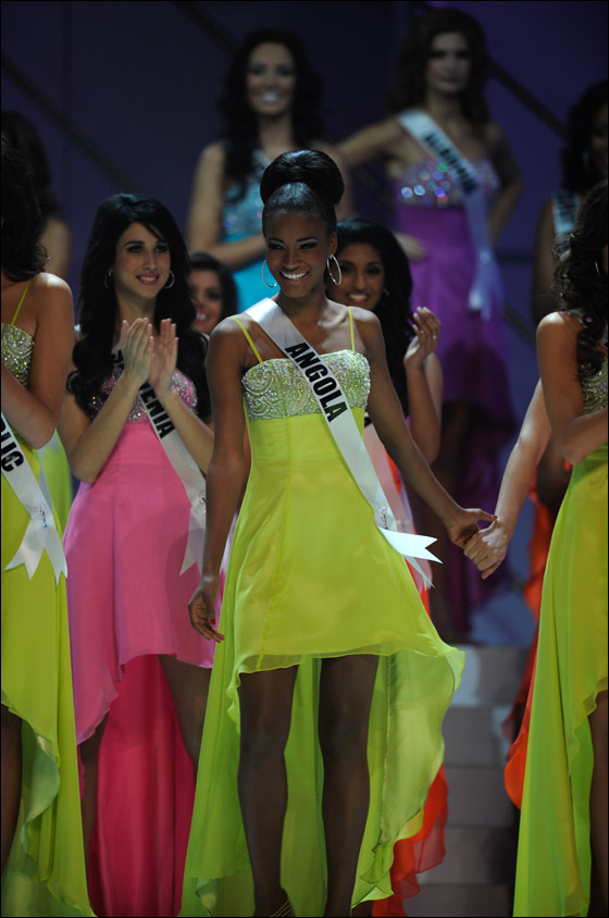 ملكة جمال الكون لعام 2011 متهمة بتزوير وثائقها الرسمية!!