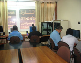 المنارة تطور أول مركز حاسوب نموذجي لأصحاب الإعاقات البصرية