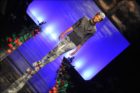 بالصور.. تشكيلة زاهية من الازياء الافريقية!! 