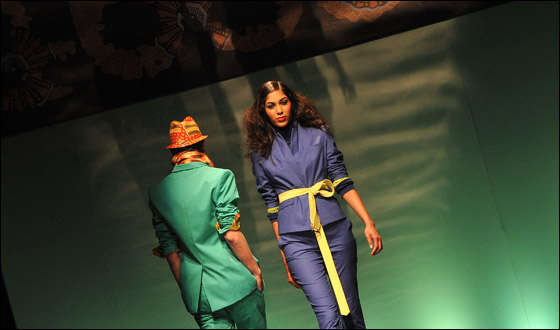 بالصور.. تشكيلة زاهية من الازياء الافريقية!! 