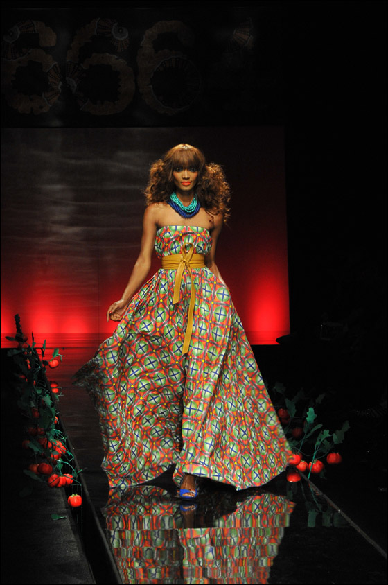 بالصور.. تشكيلة زاهية من الازياء الافريقية!! 