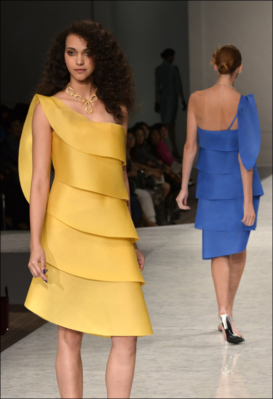 بالصور.. تصاميم مميزة بالوان زاهية لعام 2012!!