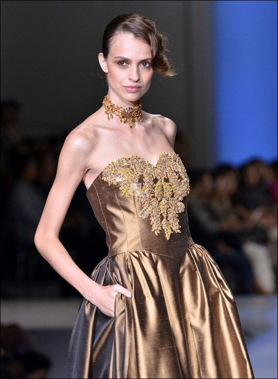 بالصور.. تصاميم مميزة بالوان زاهية لعام 2012!!