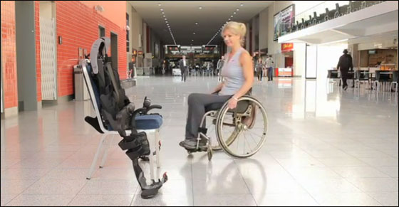 اختراع روبوت يمكن بريطانية من المشي مجددا بعد شلل دام 20 عاما!