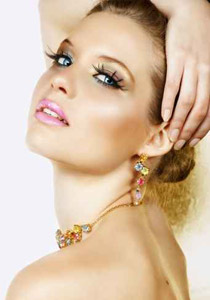 9 لمسات بسيطة تزيدك جمالاً وسحرًا في دقائق