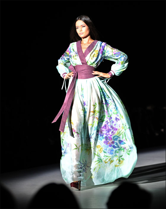 اليكم تشكيلة مميزة من فساتين الأزياء