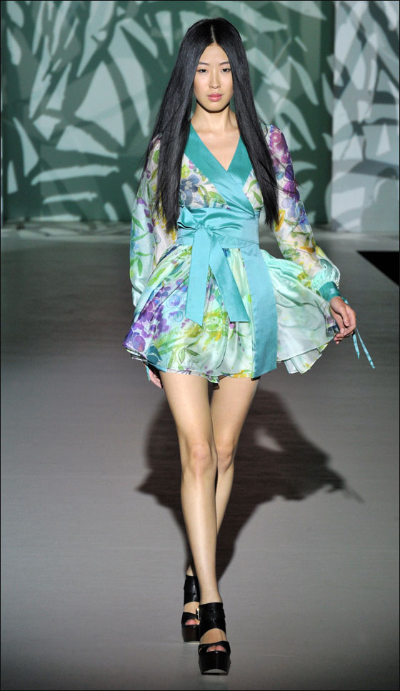 اليكم تشكيلة مميزة من فساتين الأزياء