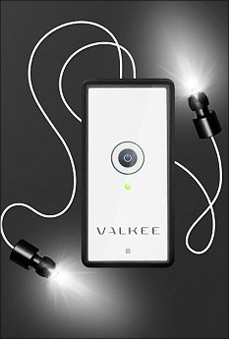 تسليط الضوء داخل الأذن يساعد على التخلص من كآبة الشتاء تسليط الضوء داخل الأذن يساعد على التخلص من كآبة الشتاء