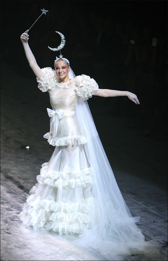 باقة من أجمل الفساتين التي ستتواجد في عروض 2012