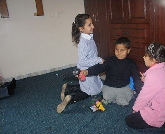 طفل في جنين ولد بدون اطراف والسبب هو قوات الاحتلال!