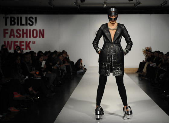 أغرب أزياء الخريف في اسبوع الموضة بجورجيا