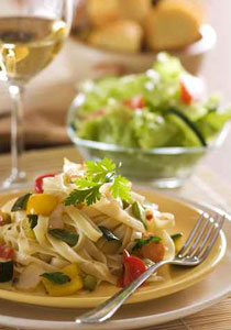 طريقة تحضير سلطة المعكرونة مع الصلصة الخاصة بها!