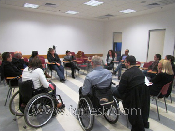 المنارة تشارك في مؤتمر مميز حول الإعاقة والفقر في كلية تل حاي