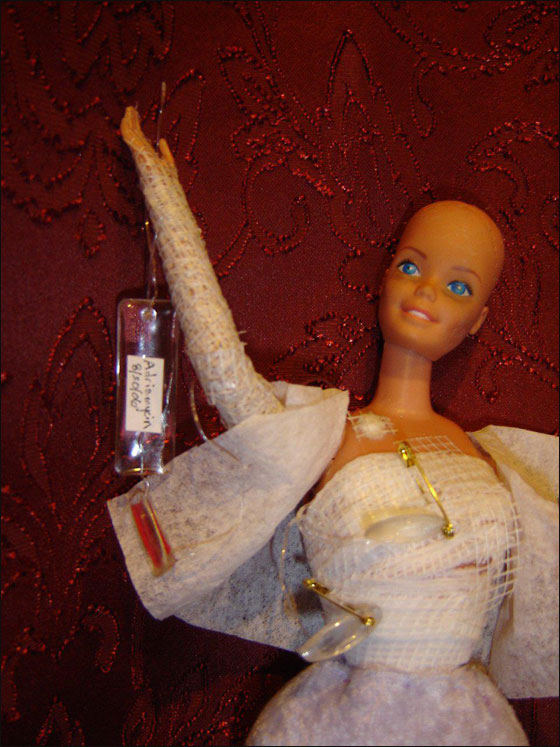 باربي صلعاء وجميلة.. حملة لدعم الاطفال المصابات بالسرطان!!