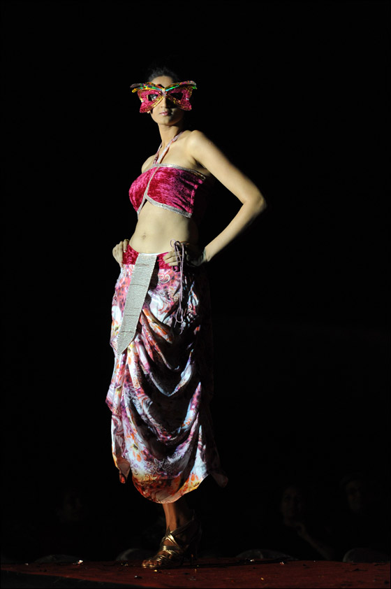 شاهدوا بالصور اسبوع الموضة في الهند 2012