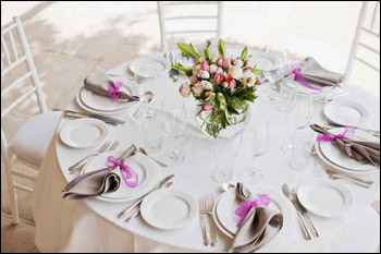 اليكم ارقى واروع التصاميم لتزيين طاولات الزفاف!