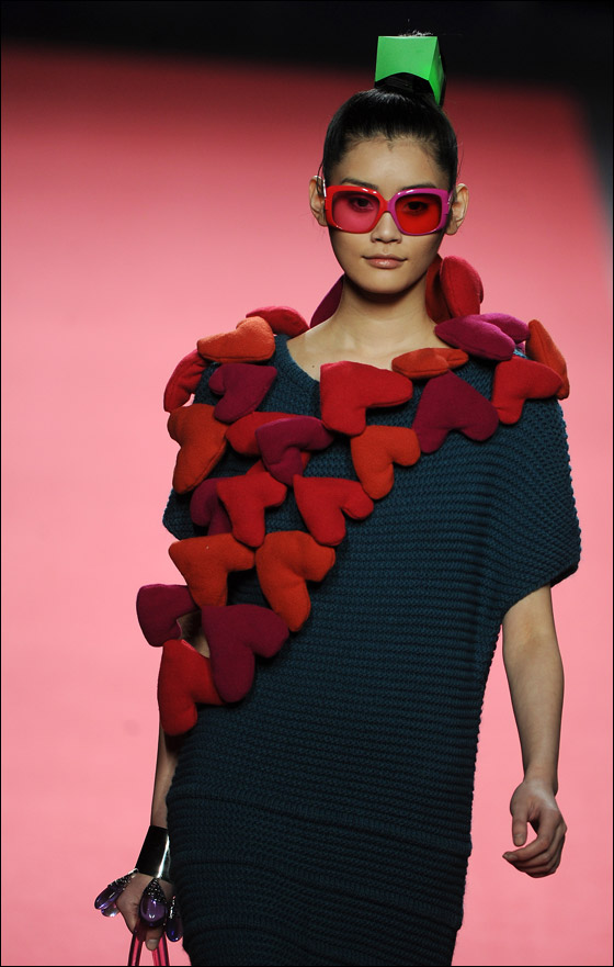 احدث الازياء الغريبة الاسبانية مقدمة من برادا!