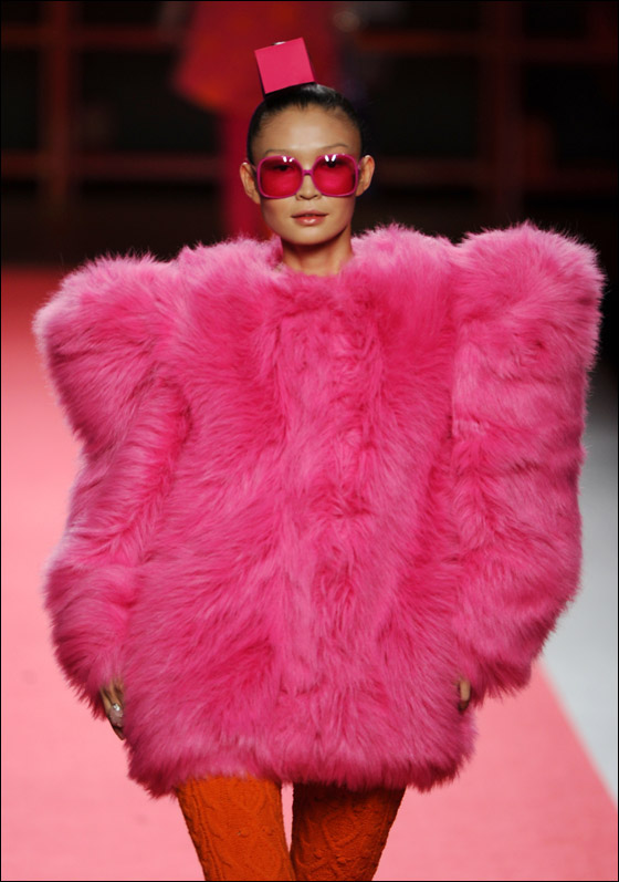 احدث الازياء الغريبة الاسبانية مقدمة من برادا!