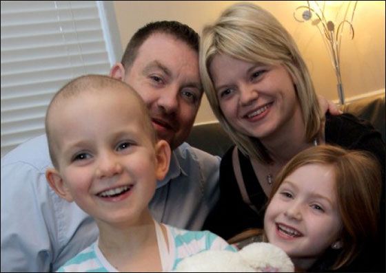 عائلة طفلة مريضة بالسرطان تجمع مبلغ 75000 يورو عن طريق تويتر!