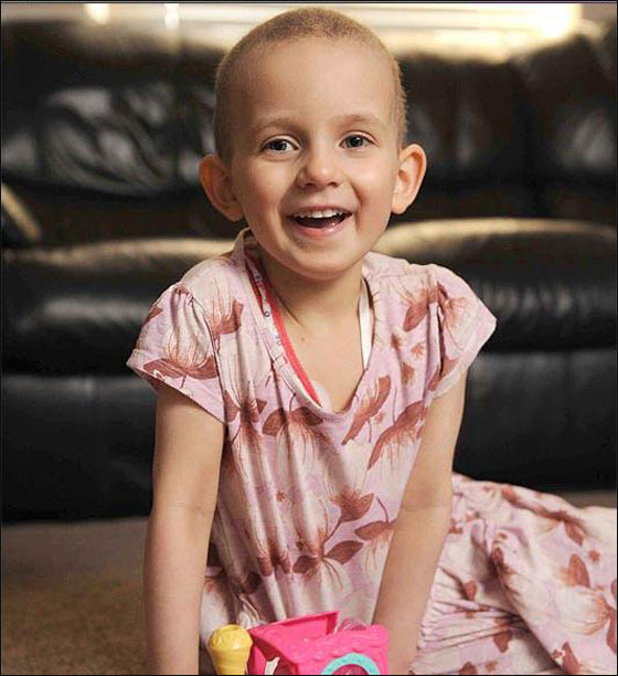 عائلة طفلة مريضة بالسرطان تجمع مبلغ 75000 يورو عن طريق تويتر!