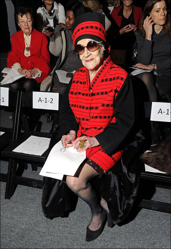 اسبوع الموضة في نيويورك يشهد وفيات وفضائح وسقوط عارضات!