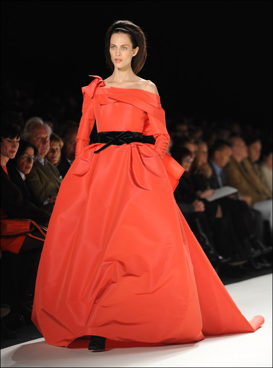 اسبوع الموضة في نيويورك يشهد وفيات وفضائح وسقوط عارضات!