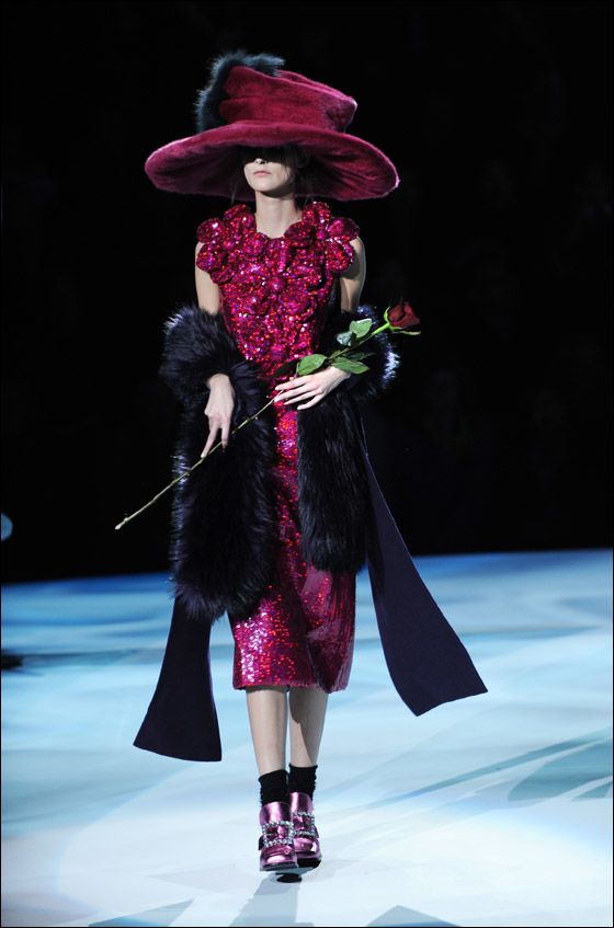 اسبوع الموضة في نيويورك يشهد وفيات وفضائح وسقوط عارضات!