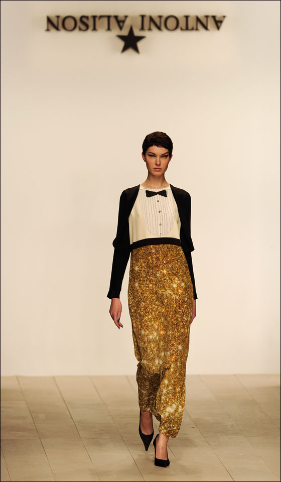 اسبوع الموضة في لندن في احدث عروضه لخريف 2012! 