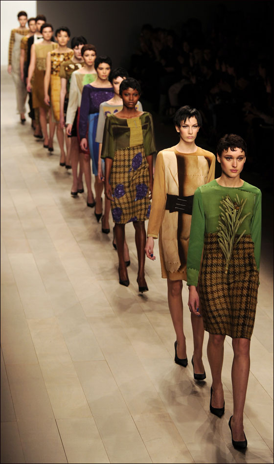 اسبوع الموضة في لندن في احدث عروضه لخريف 2012! 