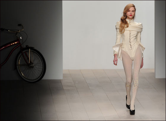 اسبوع الموضة في لندن في احدث عروضه لخريف 2012! 