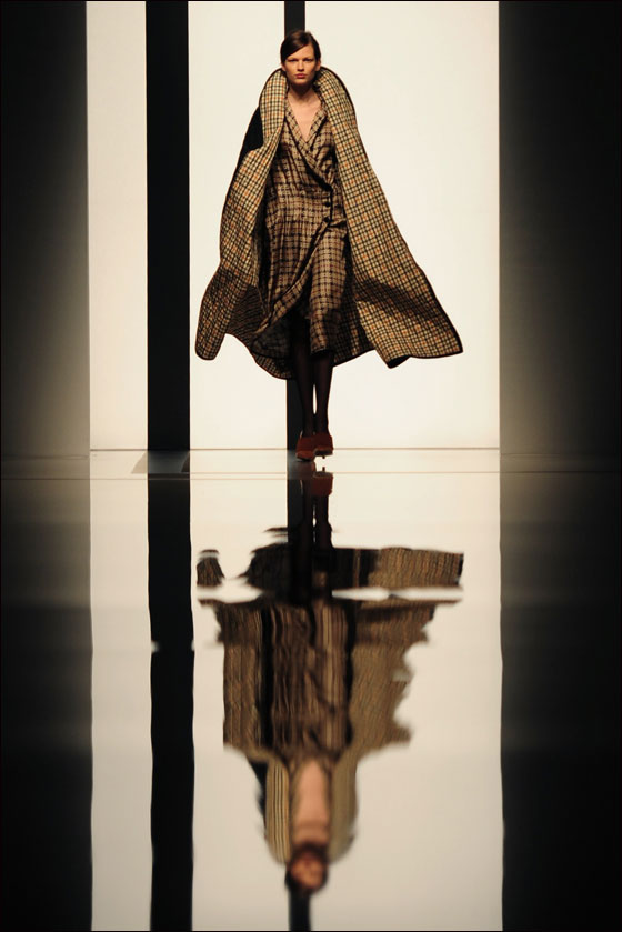 اسبوع الموضة في لندن في احدث عروضه لخريف 2012! 