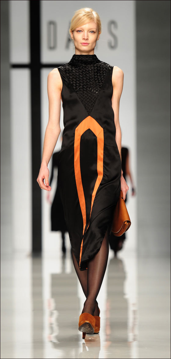 اسبوع الموضة في لندن في احدث عروضه لخريف 2012! 