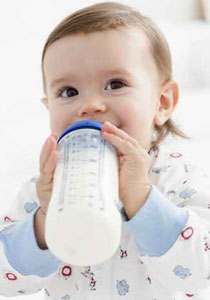 دراسة: مواد سامة قد تدخل بتركيبة غذاء الأطفال تؤثر على ذكائهم!
