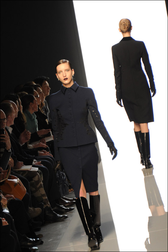 الالوان الغامقة تهيمن على التصاميم في اسبوع الموضة الايطالي!